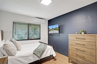 754 NE 40th St, Unit 1 in Oakland Park, FL - Foto de edificio - Building Photo