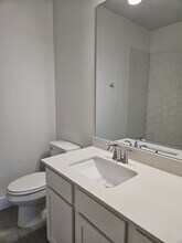 1518 Roseburg Dr in Austin, TX - Foto de edificio - Building Photo