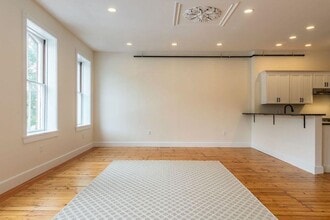 21 Central St in Woodstock, VT - Building Photo - Building Photo