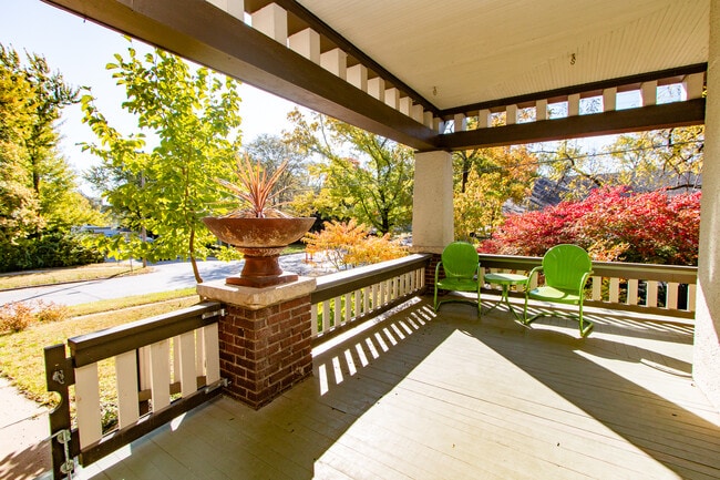 1645 Kentucky St in Lawrence, KS - Foto de edificio - Building Photo