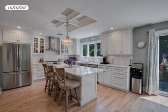 10 Juniper Ln in Southampton, NY - Building Photo - Building Photo