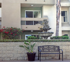 Renaissance Terrace in Long Beach, CA - Building Photo - Building Photo