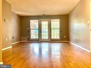 21029 Timber Ridge Terrace-Unit -102 in Ashburn, VA - Building Photo - Building Photo