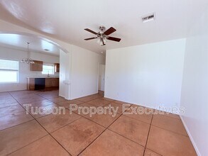 324 W 23rd St in Tucson, AZ - Foto de edificio - Building Photo