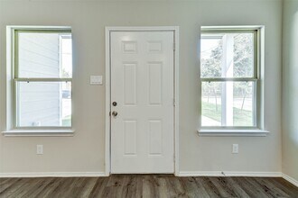 407 E Avenue G in Conroe, TX - Building Photo - Building Photo