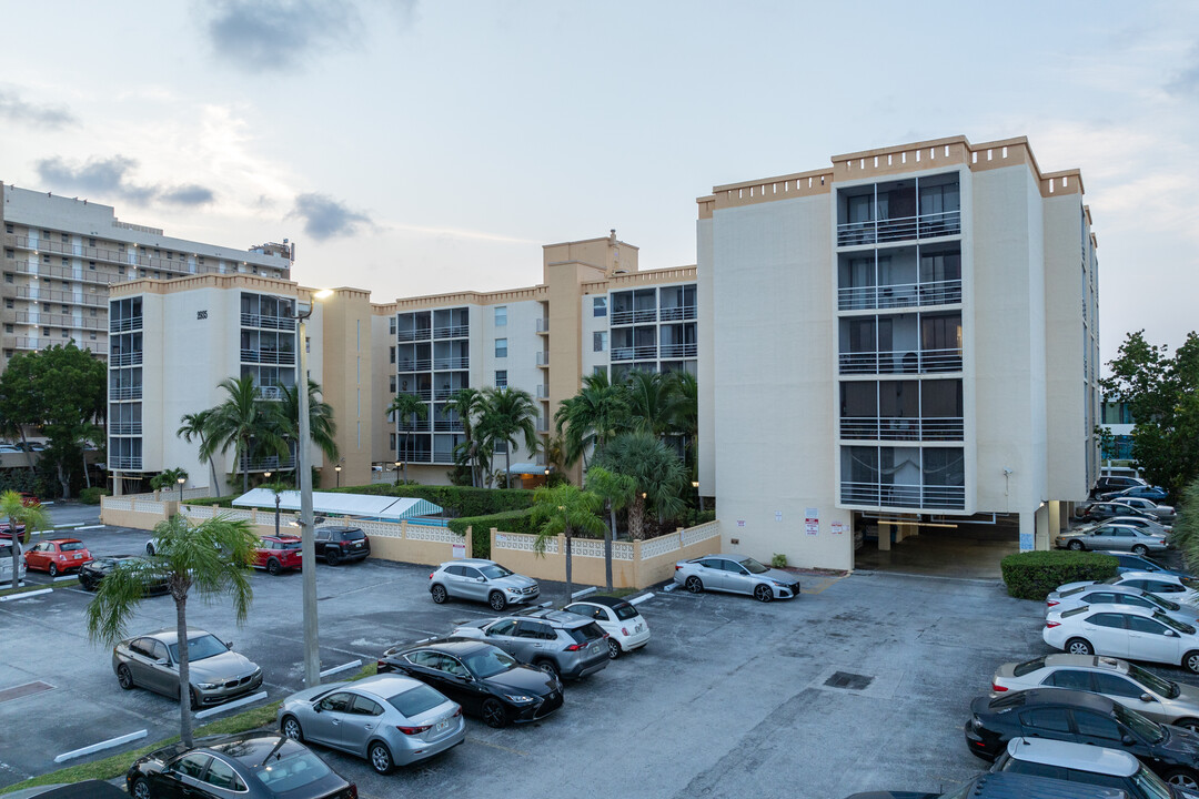 Bayswater Court Condominium in North Miami Beach, FL - Building Photo