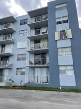470 Executive Center Dr in West Palm Beach, FL - Building Photo - Building Photo