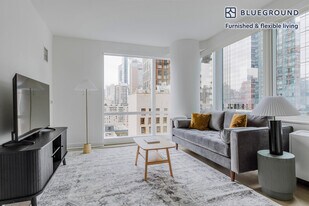 450 W 42nd St in New York, NY - Building Photo