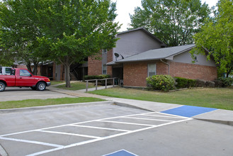 Alvarado Heights Apartments in Alvarado, TX - Foto de edificio - Building Photo