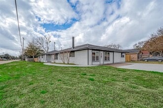 300 Lane Dr in Rosenberg, TX - Building Photo - Building Photo