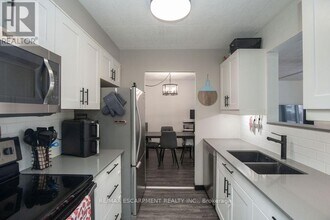 71 Vanier Dr in Kitchener, ON - Building Photo - Building Photo