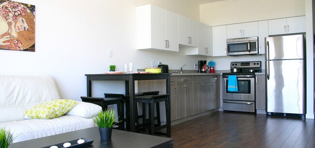 1415 Summit Dr in Kamloops, BC - Building Photo - Building Photo