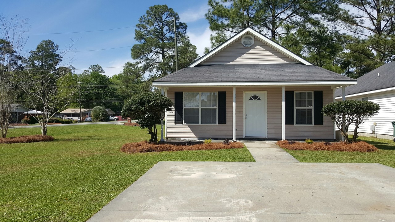 1602 Lexington Cir in Valdosta, GA - Building Photo