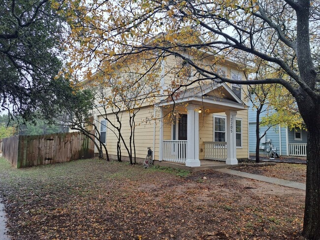 2205 Melissa Oaks Ln in Austin, TX - Building Photo - Building Photo