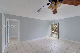 7750 Taft St-Unit -6 in Pembroke Pines, FL - Building Photo - Building Photo