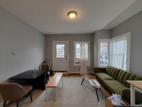 287 Beacon, Unit 1 in Somerville, MA - Building Photo - Building Photo