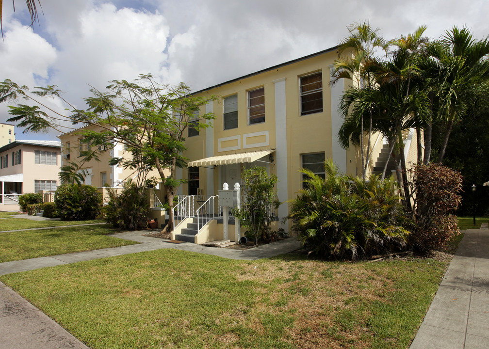 27-31 Sidonia Ave in Coral Gables, FL - Building Photo