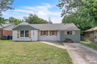 2116 Andover Ct in The Village, OK - Building Photo - Building Photo