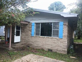 1218 Clover St in Abbeville, LA - Building Photo
