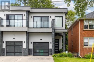 35A Broadview Ave in Mississauga, ON - Building Photo