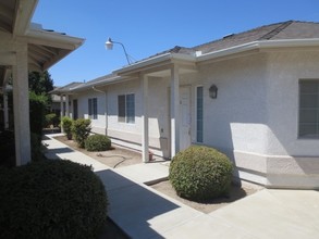 748-760 Jana Way in Hanford, CA - Building Photo - Building Photo