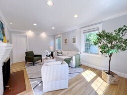 68 Pierrepont Rd in Newton, MA - Building Photo - Building Photo