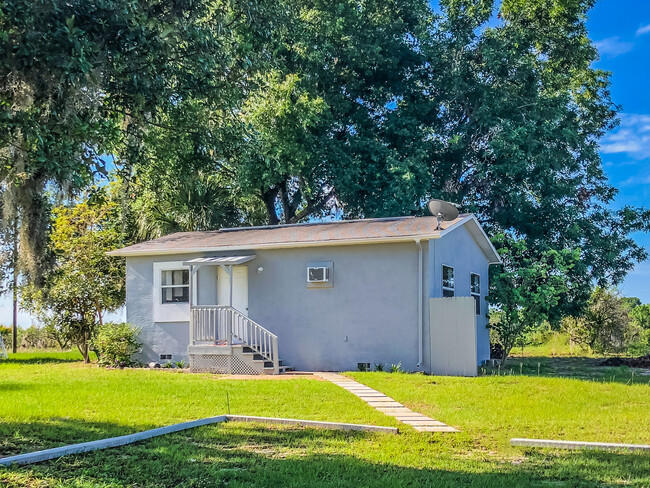12838 Florida Ave in Astatula, FL - Building Photo - Building Photo