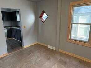 103 N 3rd Ave in Paden City, WV - Foto de edificio - Building Photo