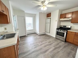 288 Pearl St, Unit #1R in Malden, MA - Building Photo