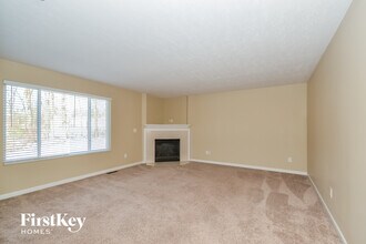 17 Woodside Park Dr in Amelia, OH - Foto de edificio - Building Photo