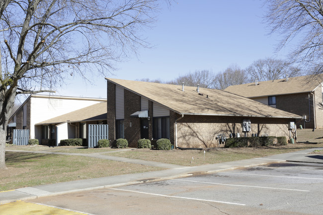 Pine Ridge Apartments in Greenville, SC - Building Photo - Building Photo