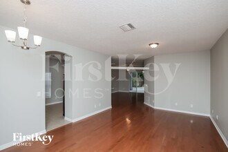 2298 Maeve Cir in West Melbourne, FL - Foto de edificio - Building Photo