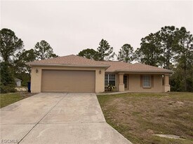 208 Homewood Ave S in Lehigh Acres, FL - Building Photo