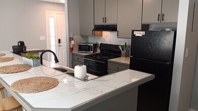 4344 Spa Dr in Little River, SC - Foto de edificio - Building Photo