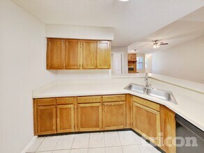 1844 Hunting Green Dr in Fort Worth, TX - Foto de edificio - Building Photo