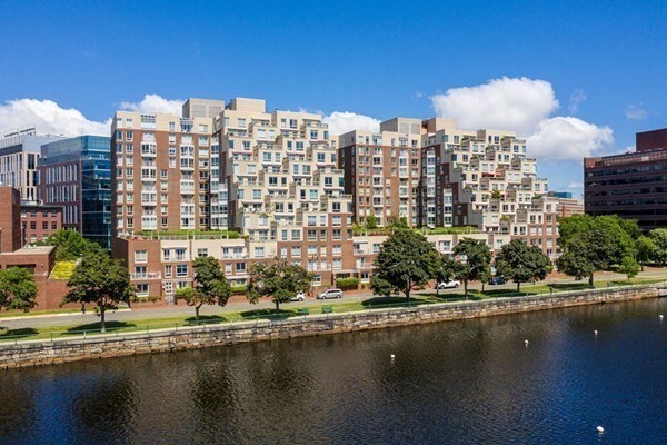 75-83-83 Cambridge Pkwy in Cambridge, MA - Building Photo