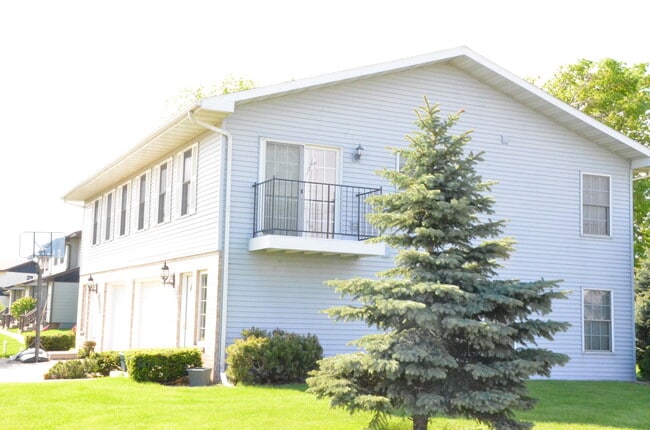 607-609 Nicolet Ave in Oshkosh, WI - Building Photo - Building Photo