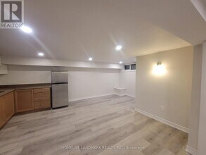 307 Axminster Dr in Richmond Hill, ON - Building Photo - Building Photo