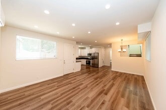 22849 Macfarlane Dr in Woodland Hills, CA - Building Photo - Building Photo