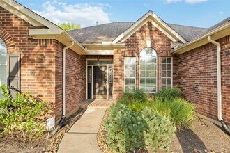 8615 Saratoga Dr in Sugar Land, TX - Building Photo - Building Photo