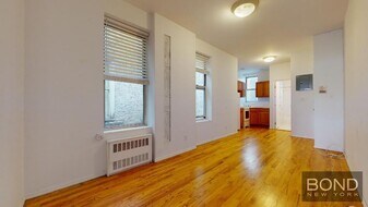 26 King St in New York, NY - Building Photo