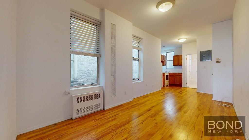 26 King St in New York, NY - Building Photo