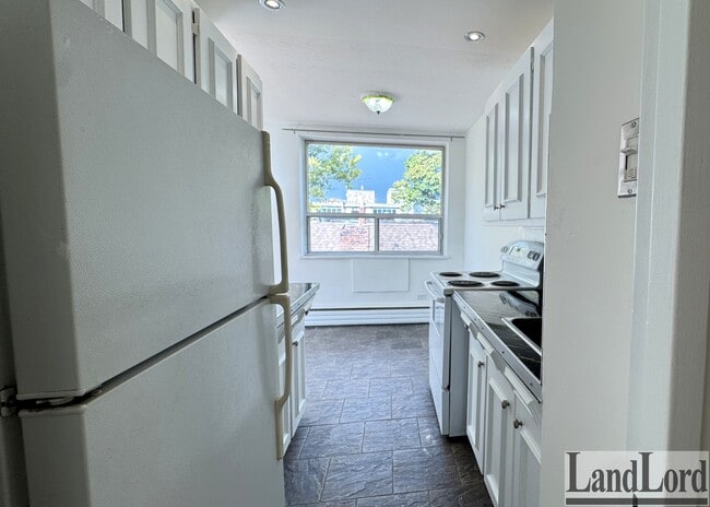 140 Springhurst Ave in Toronto, ON - Building Photo - Building Photo