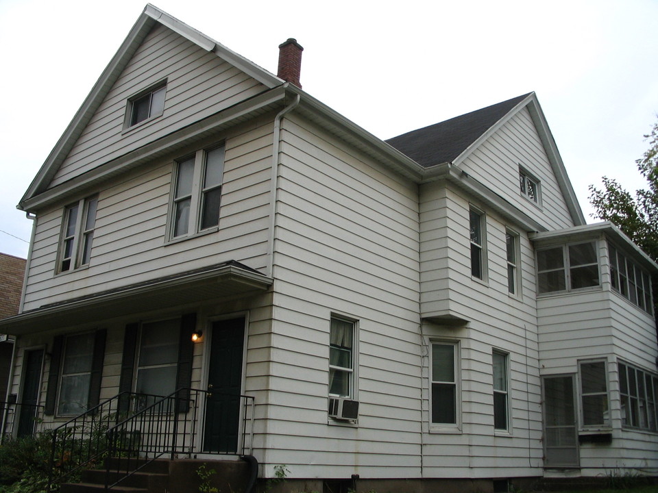 521 W Locust St in Davenport, IA - Foto de edificio