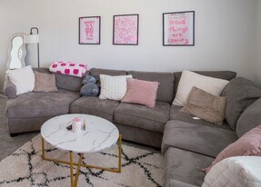 915 Burcham Dr in East Lansing, MI - Building Photo