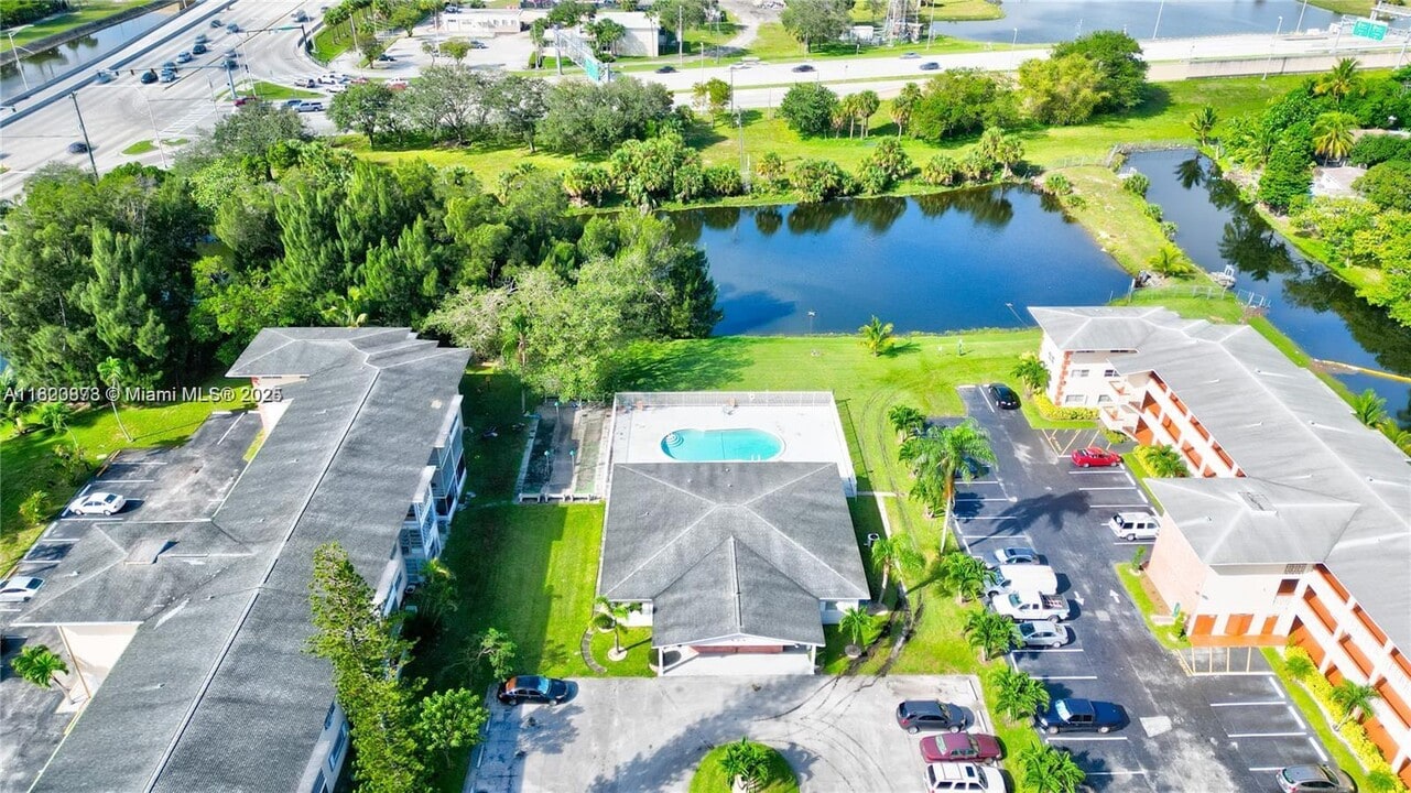 4730 NW 10th Ct in Plantation, FL - Building Photo