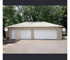 100 E Park Ave in Ambler, PA - Building Photo