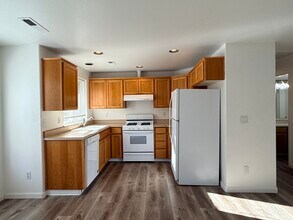 1545 Fircrest Ct SE in Salem, OR - Foto de edificio - Building Photo