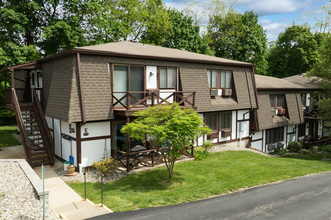 Brookside Condominiums in Cornwall, NY - Building Photo