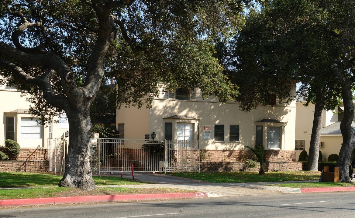 112 N Verdugo Rd in Glendale, CA - Building Photo